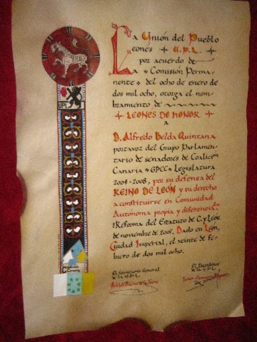 Diploma en pergamino con cenefa del Panteón de los Reyes de León